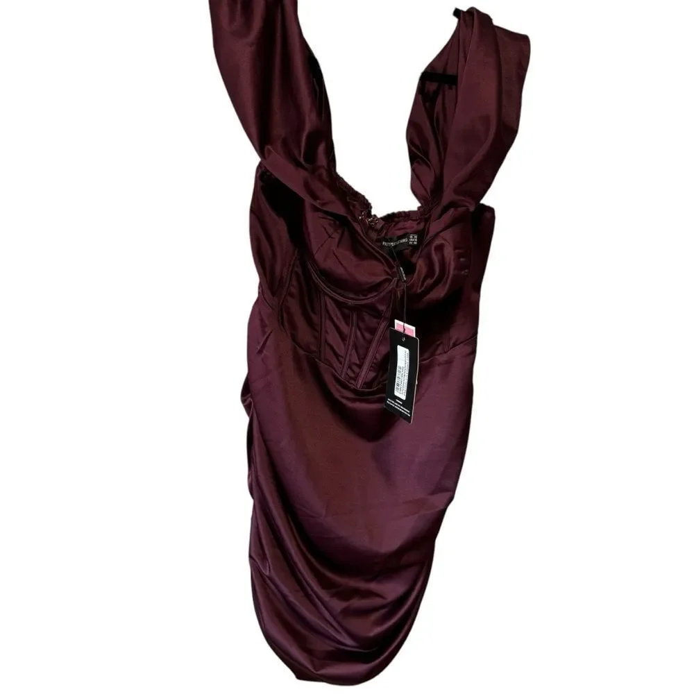 Prettylittlething PLUS PLUM STRUCTURED SATIN CUPPED RUCHED SKIRT BODYCON DRESS
